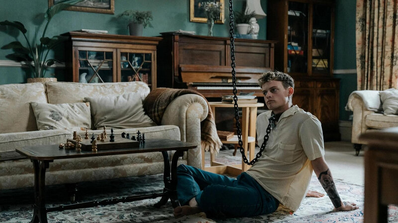 На цепи - trailer