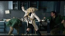 Взрывная блондинка - дублированный трейлер 2