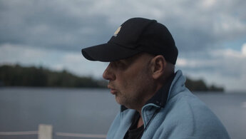 За пределами. Над водой - трейлер