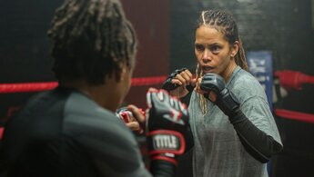 Bruised - trailer with russian subtitles