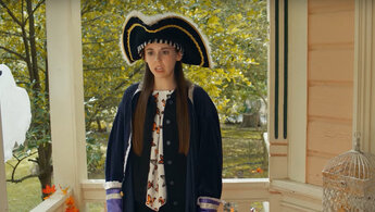 Заколдованный плащ - trailer