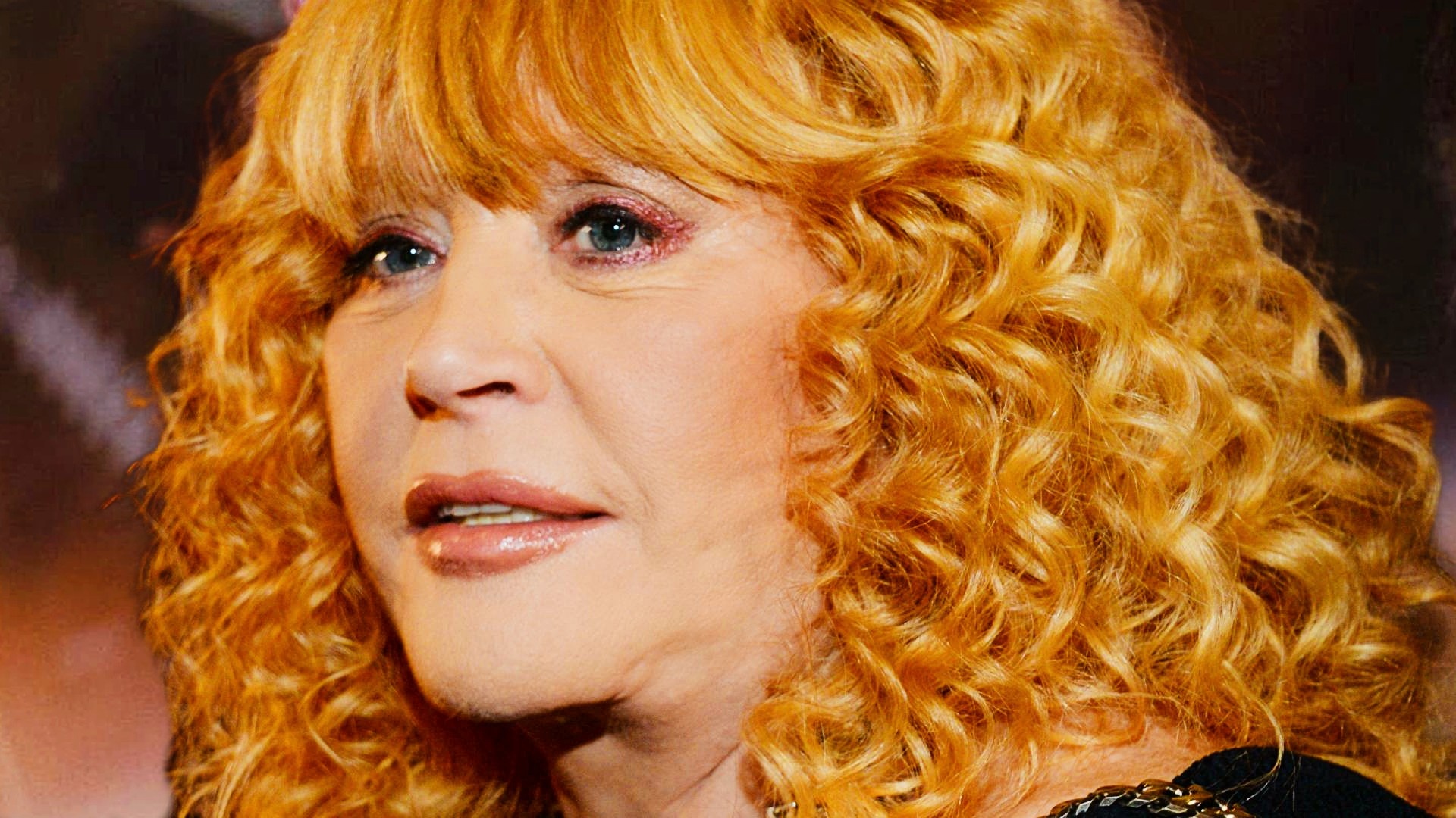 Пугачева вог 1999. Пугачева. Пугачева обслуживала. Пугачева обслуживала. Пугачева обслуживала.