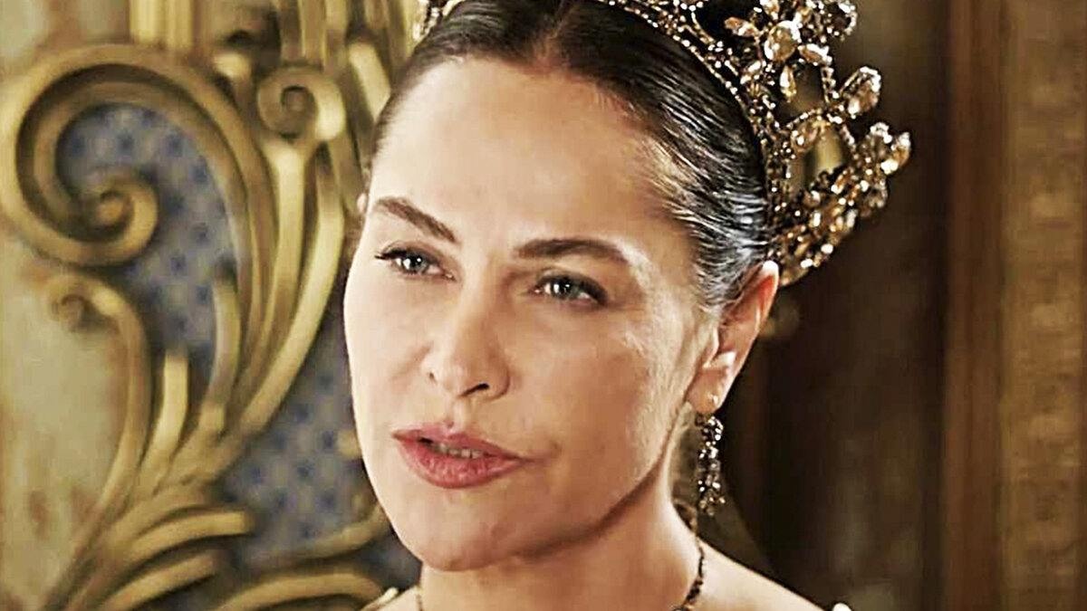 Анасы баласын әкесіз өсіріп, жыныс мүшесін порно үшін пайдаланады.