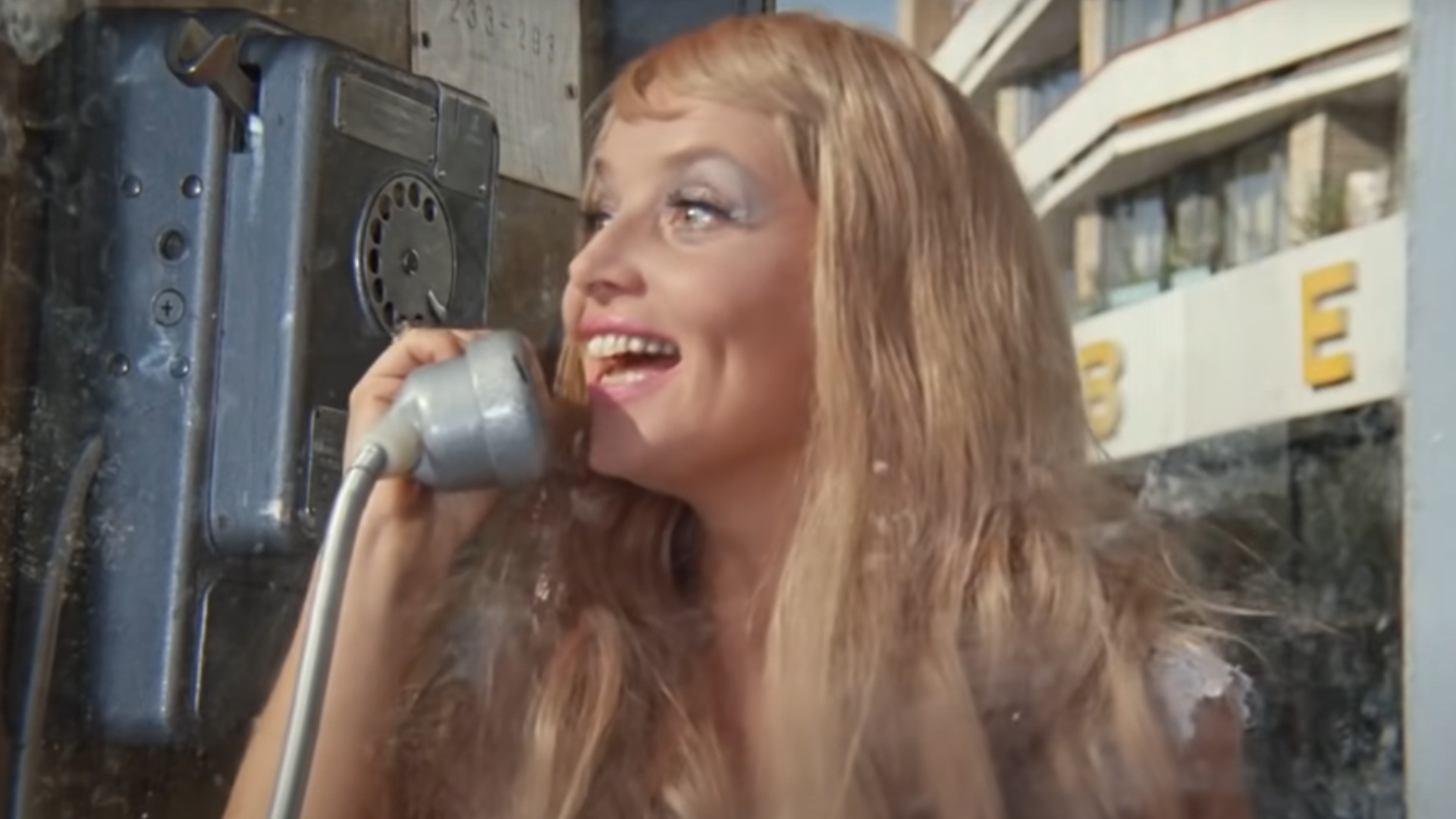 Он алло ты. Алло шеф. Челентано мемы. Алло галочка. Алло.