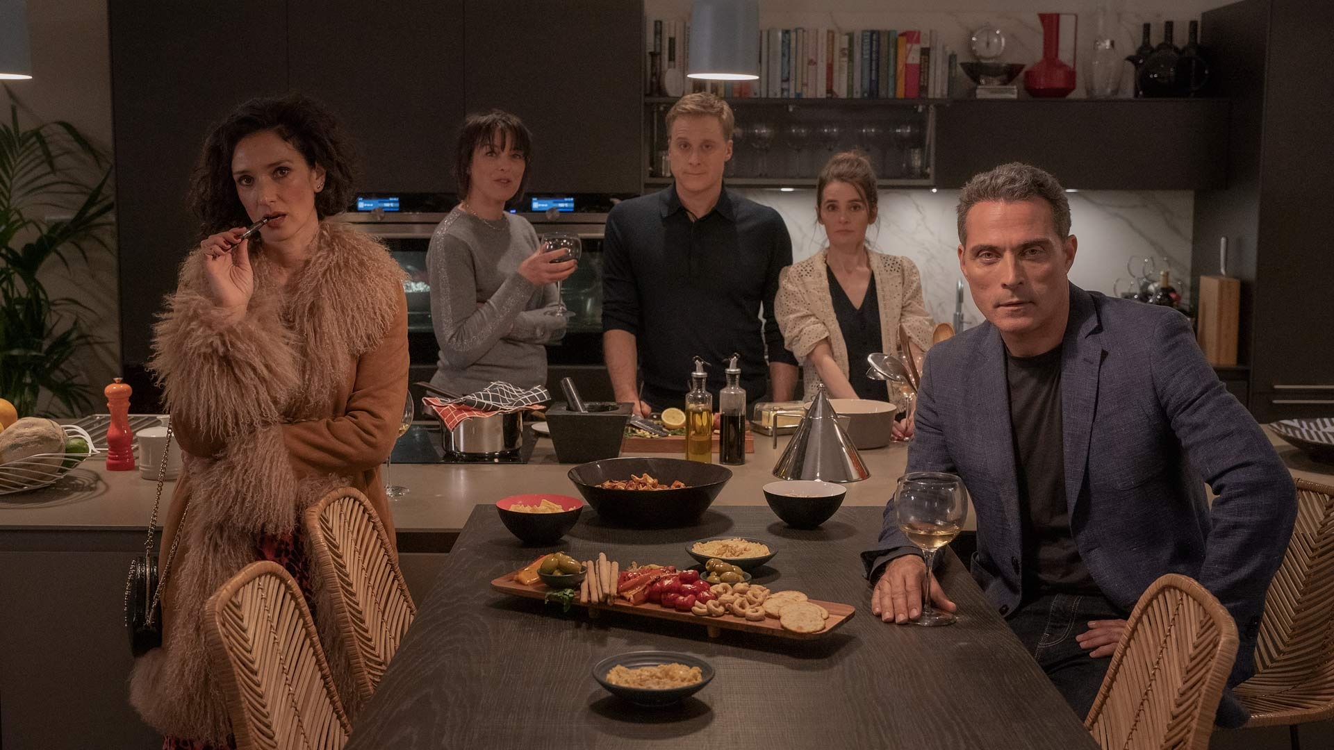 приглашение к убийству (2023) постеры. идеальные друзья 2023 отзывы. френдс календарь. идеальный друг и отличный товарищ. комедии 2023.