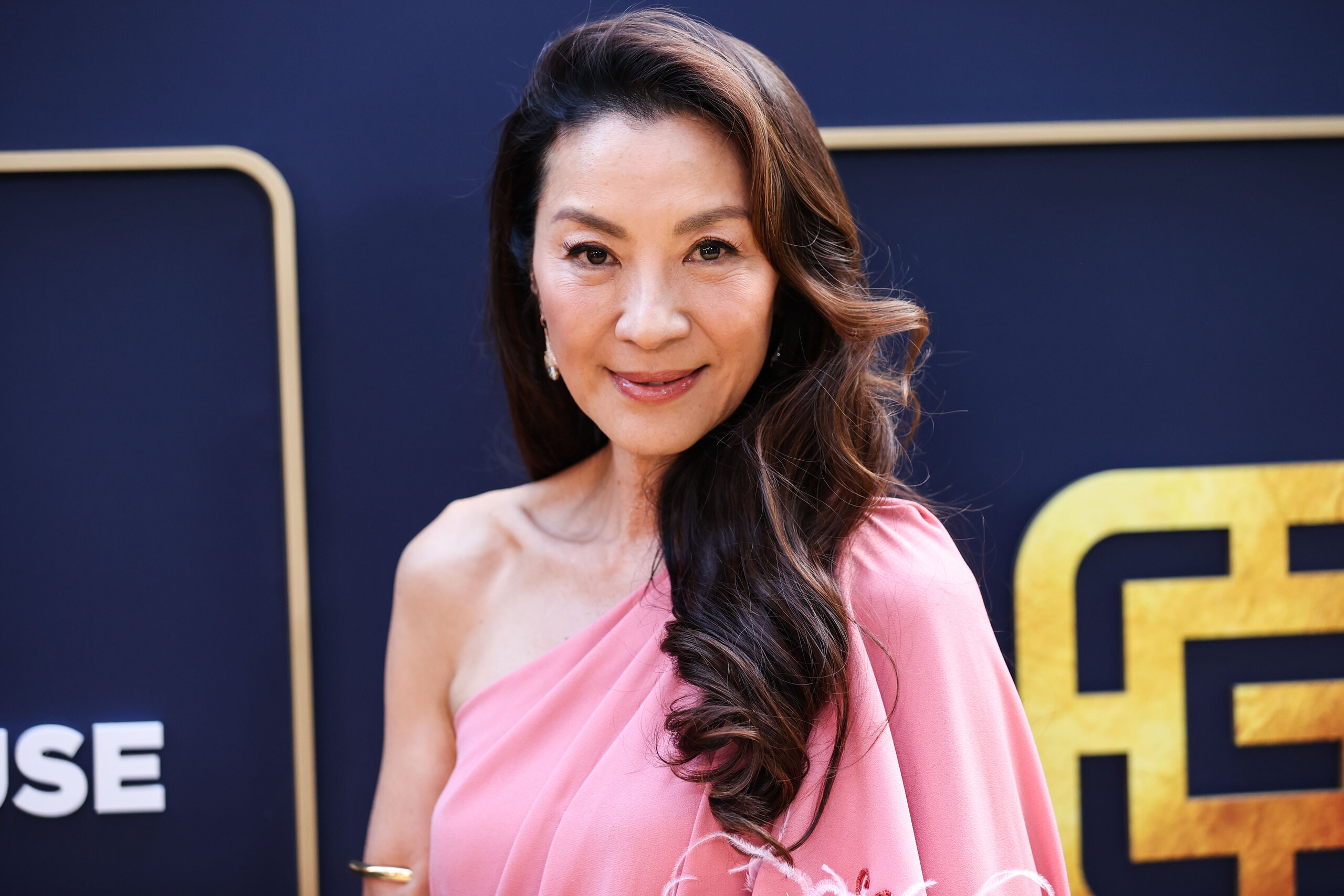 Michelle yeoh. Мишель Йео. Мишель Йео 1997. Мишель Йео 2022. Мишель Йео Бонд.