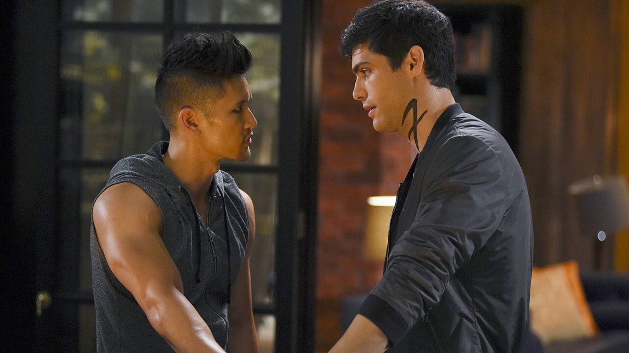 <b>Сумеречных</b> <b>охотников</b>&raquo; (Shadowhunters) &ndash; сериал получил ...