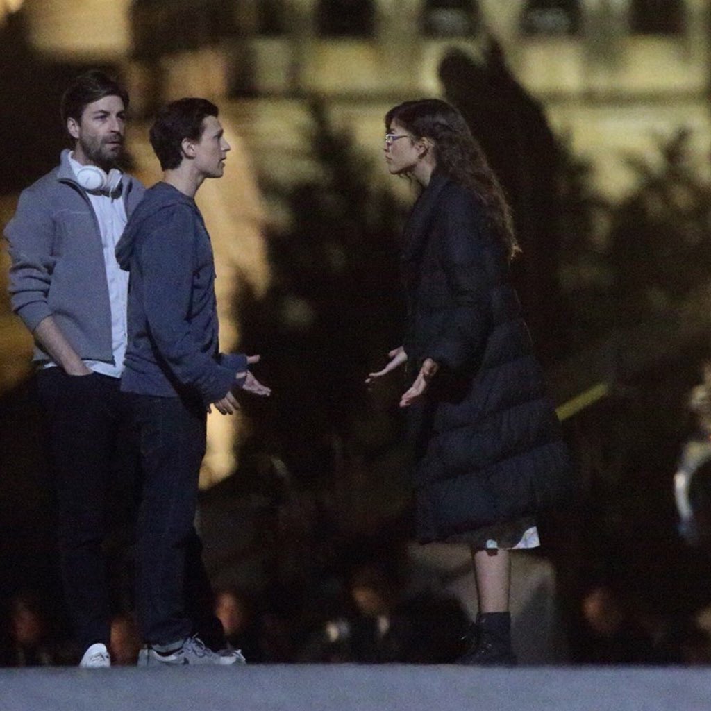 Tom Holland I Zendaya Flirtuyut I Ssoryatsya Na Novyh Foto So Semok Chelovek Pauk Vdali Ot Doma